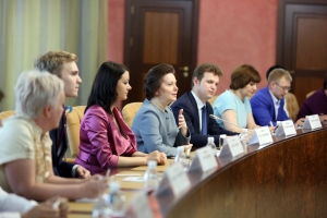 Наталья Комарова встретилась с педагогами и выпускниками школ Югры