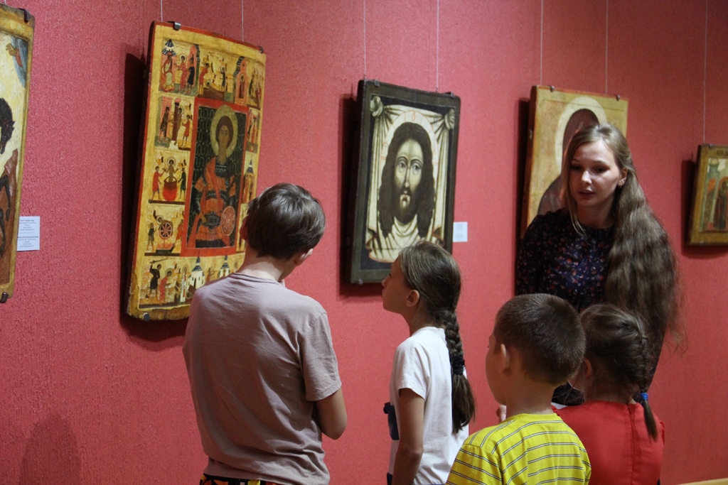 Совершить экскурс в историю приглашает Государственный художественный музей 