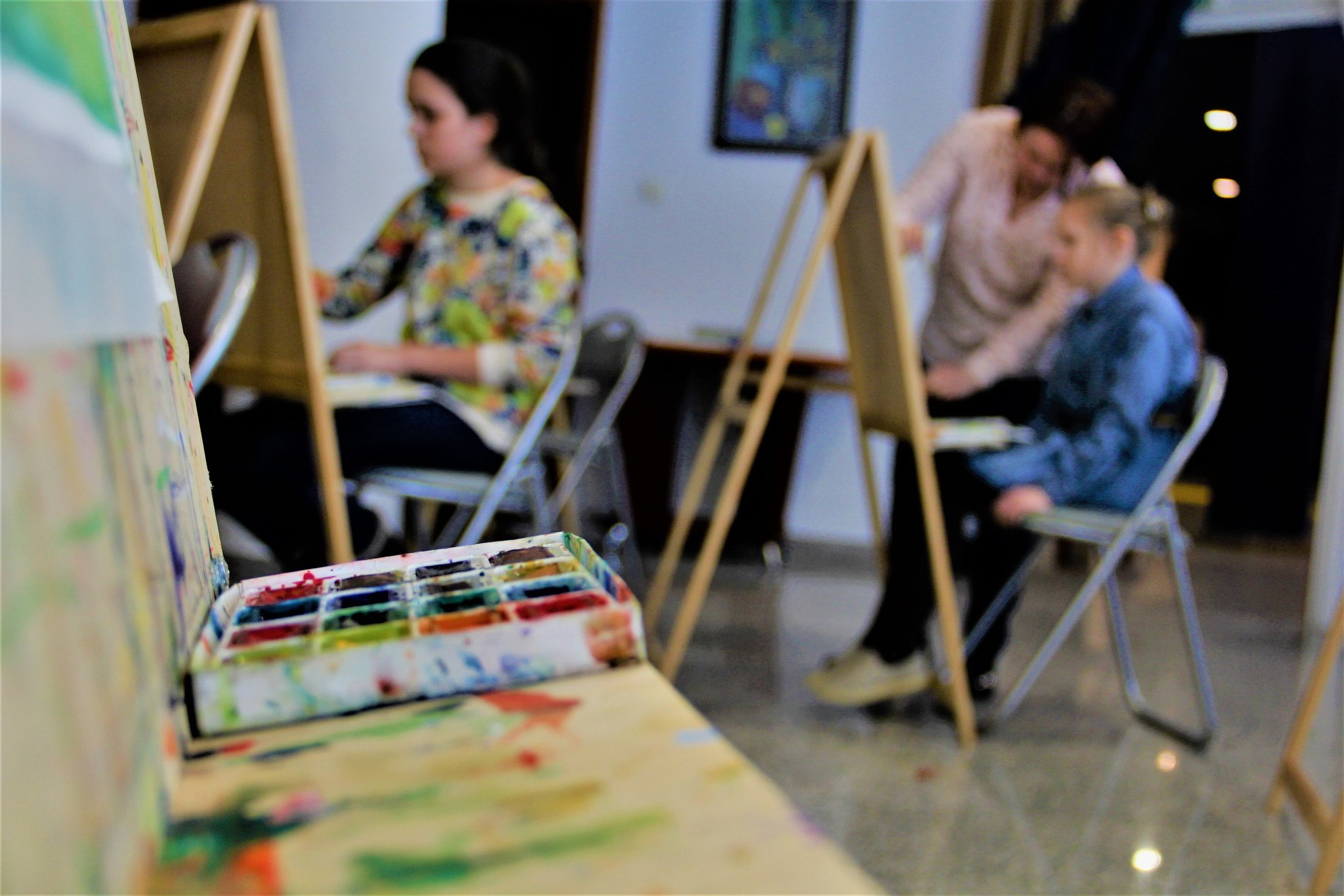 «Детская академия искусств» продолжает цикл творческих занятий по акварельной живописи 