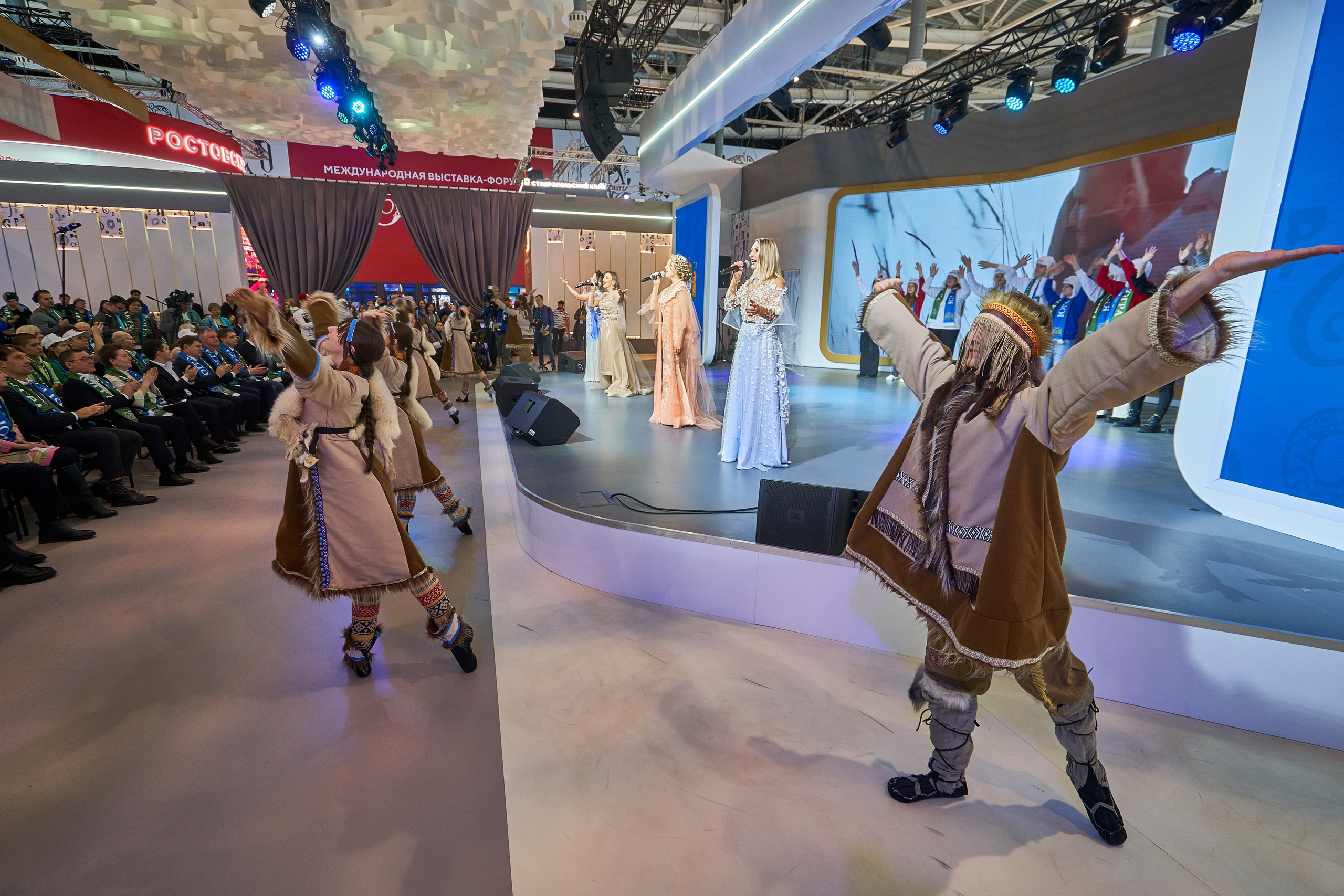 «Увидеть Югру - влюбиться в Россию» - вчера на выставке-форуме «Россия» на ВДНХ состоялся День округа!