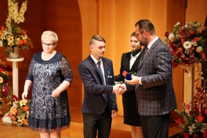 Лучших выпускников региона поздравили Всеволод Кольцов и Ирина Максимова