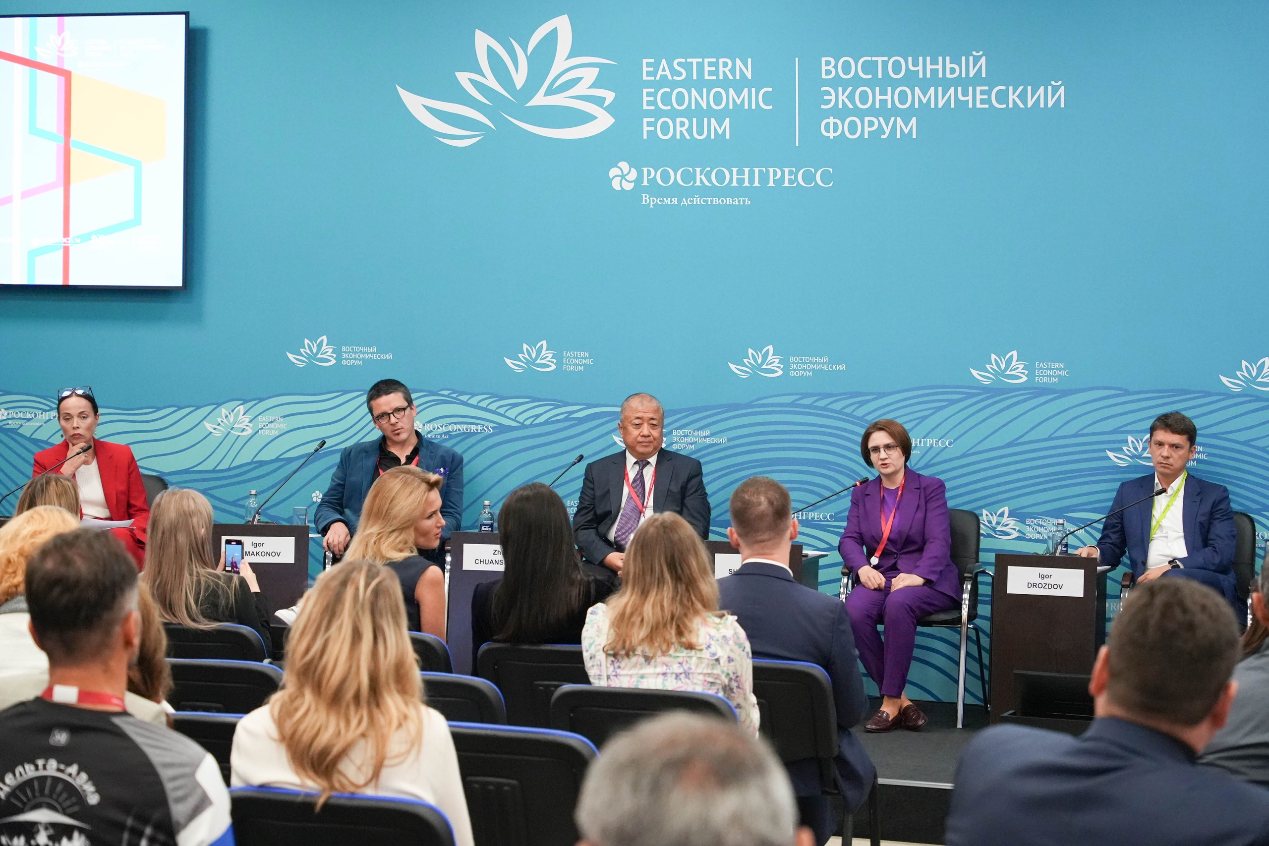Заместитель губернатора Югры Елена Шумакова представила проекты по развитию креативных индустрий в регионе на ВЭФ-2023.