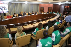 Югорские делегаты Всемирного молодежного фестиваля в Сочи представили свои проекты Наталье Комаровой