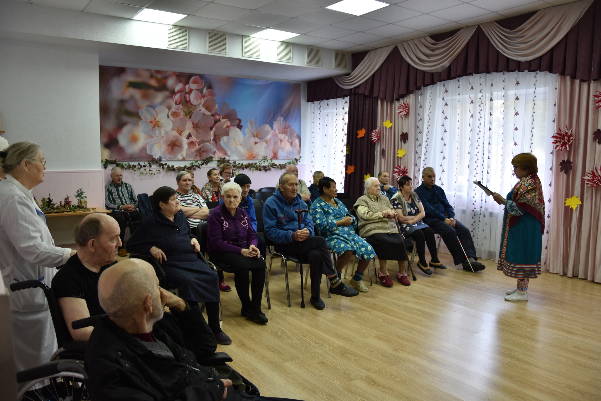 Литературную гостиную провели в Ханты-Мансийском районном доме-интернате