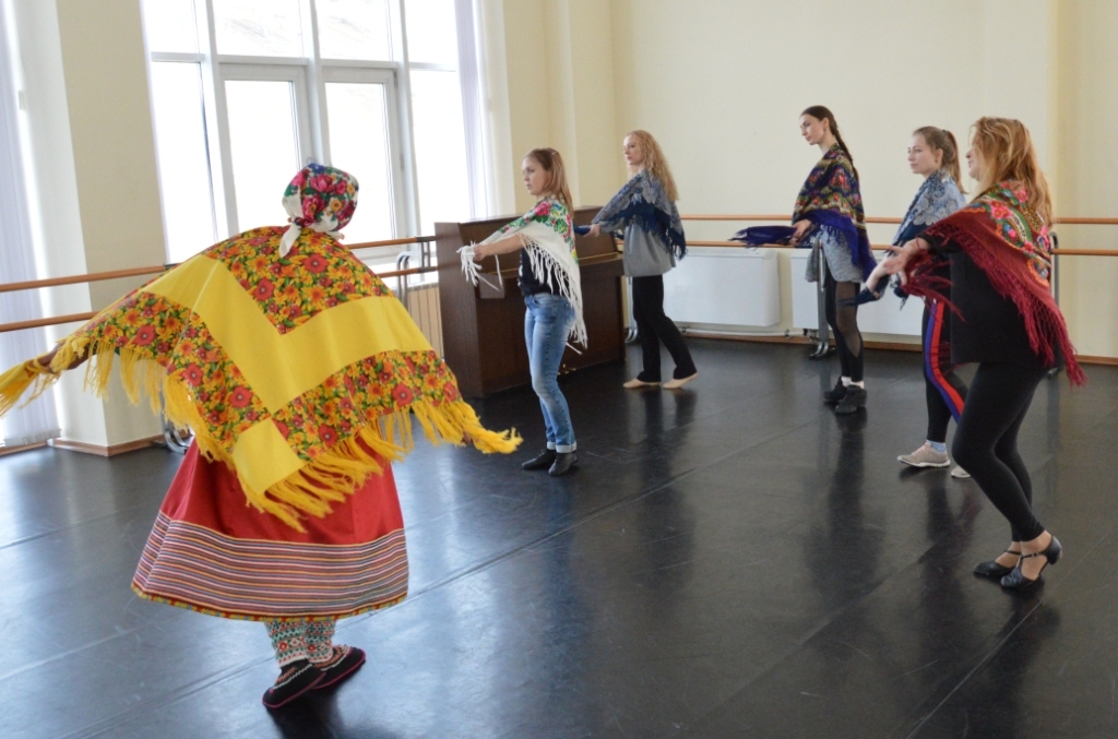 Гостей и жителей окружной столицы научат исполнять традиционные танцы обских угров
