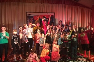 Спектакль «Я и мир» показали в Центре помощи детям «Радуга» Ханты-Мансийска