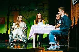 В Сургутском театре с подростками говорят о социализации инвалидов 