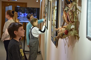 Открыта выставка детских и юношеских работ «Легенды «Торум Маа»