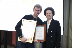 Наталья Комарова наградила победителей регионального этапа проекта «Молодежная лига управленцев Югры» 