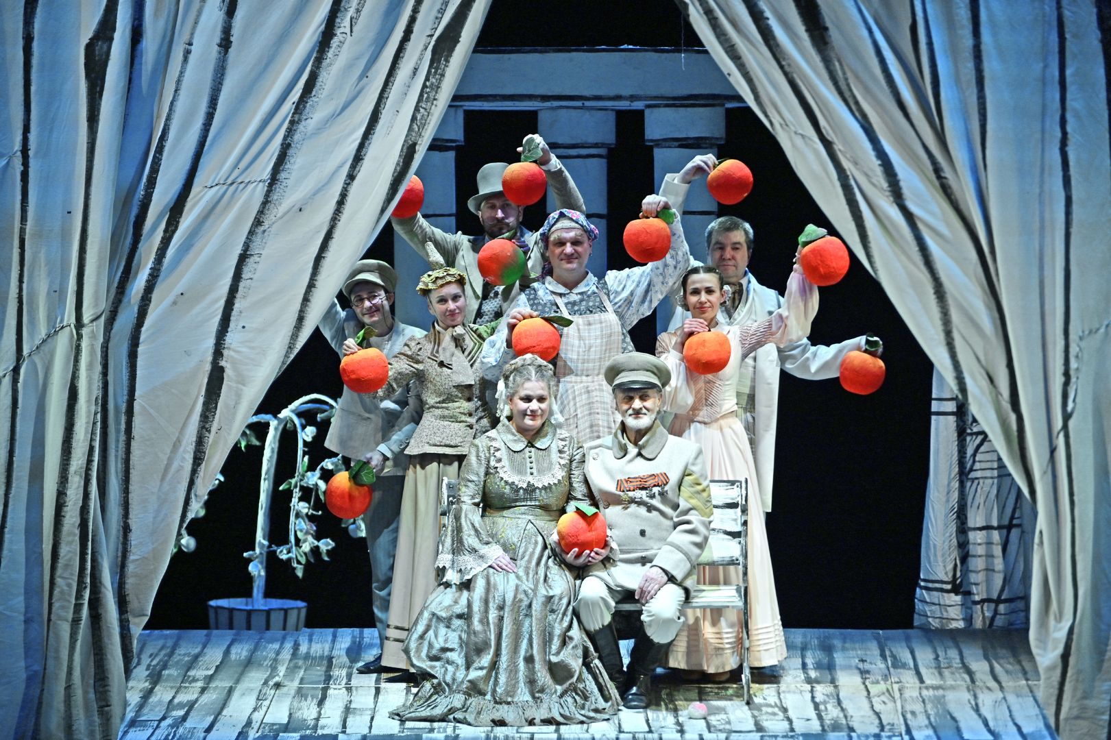 Спектакли «Наливные яблоки» и «Диалог одиноких душ» - гастроли Донецкого театра в «Югра-Классик».
