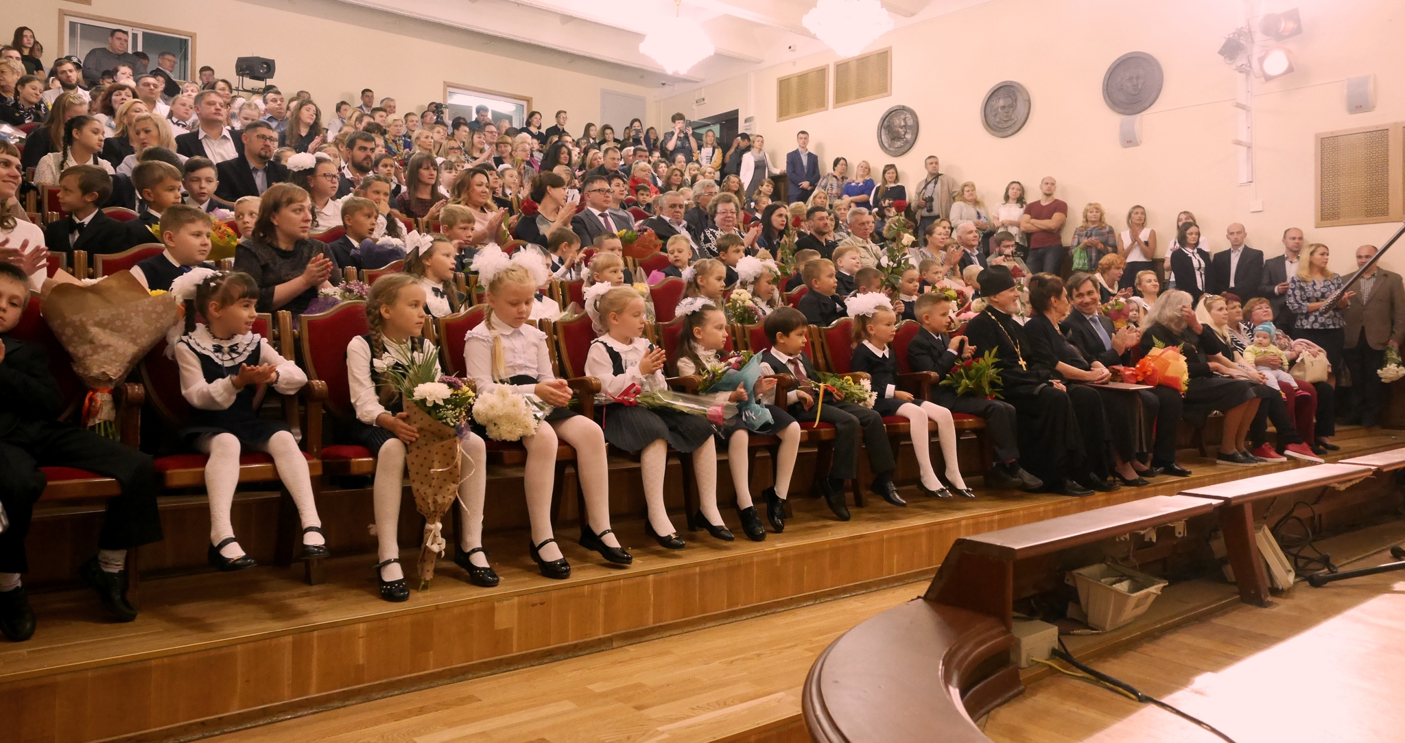 Более 30 первоклассников начали обучение в Сургутском колледже русской культуры