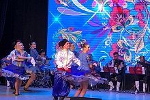 Ансамбль песни и танца показал в Нягани «Кружева старинные…»